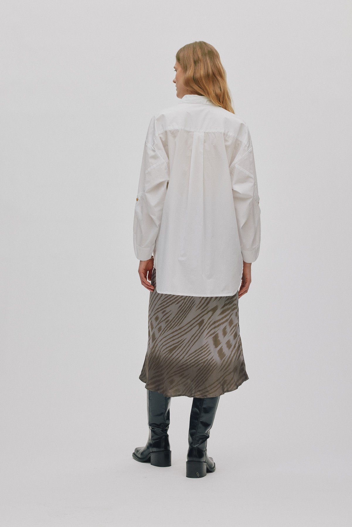 Susan - Poplin twist cuff OS shirt I White 3 - Rabens Saloner