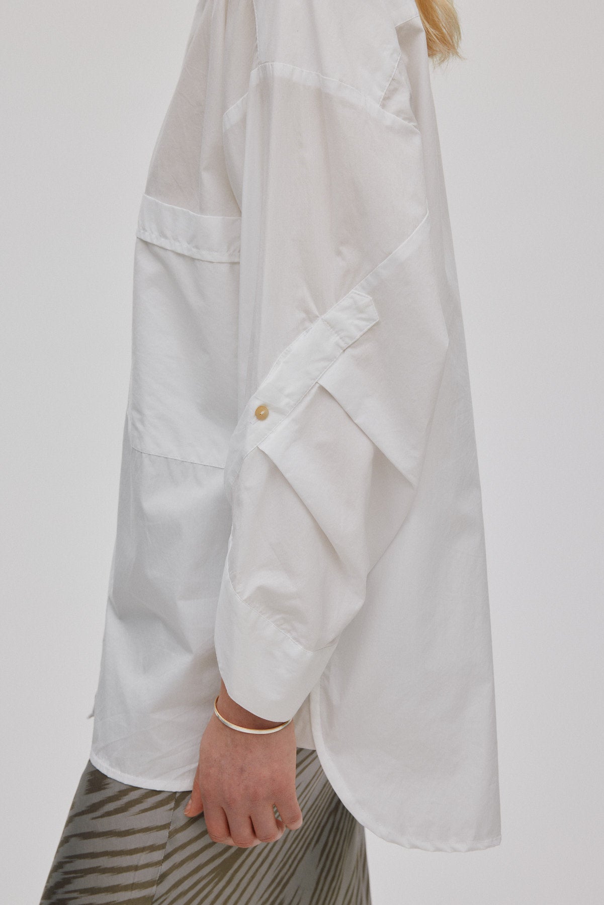 Susan - Poplin twist cuff OS shirt I White 4 - Rabens Saloner