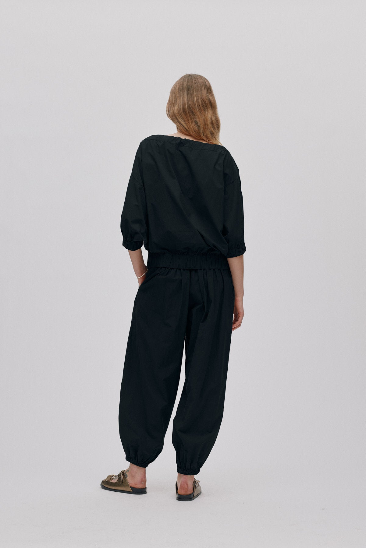 Iridi - Poplin gathered pants I Black 2 - Rabens Saloner