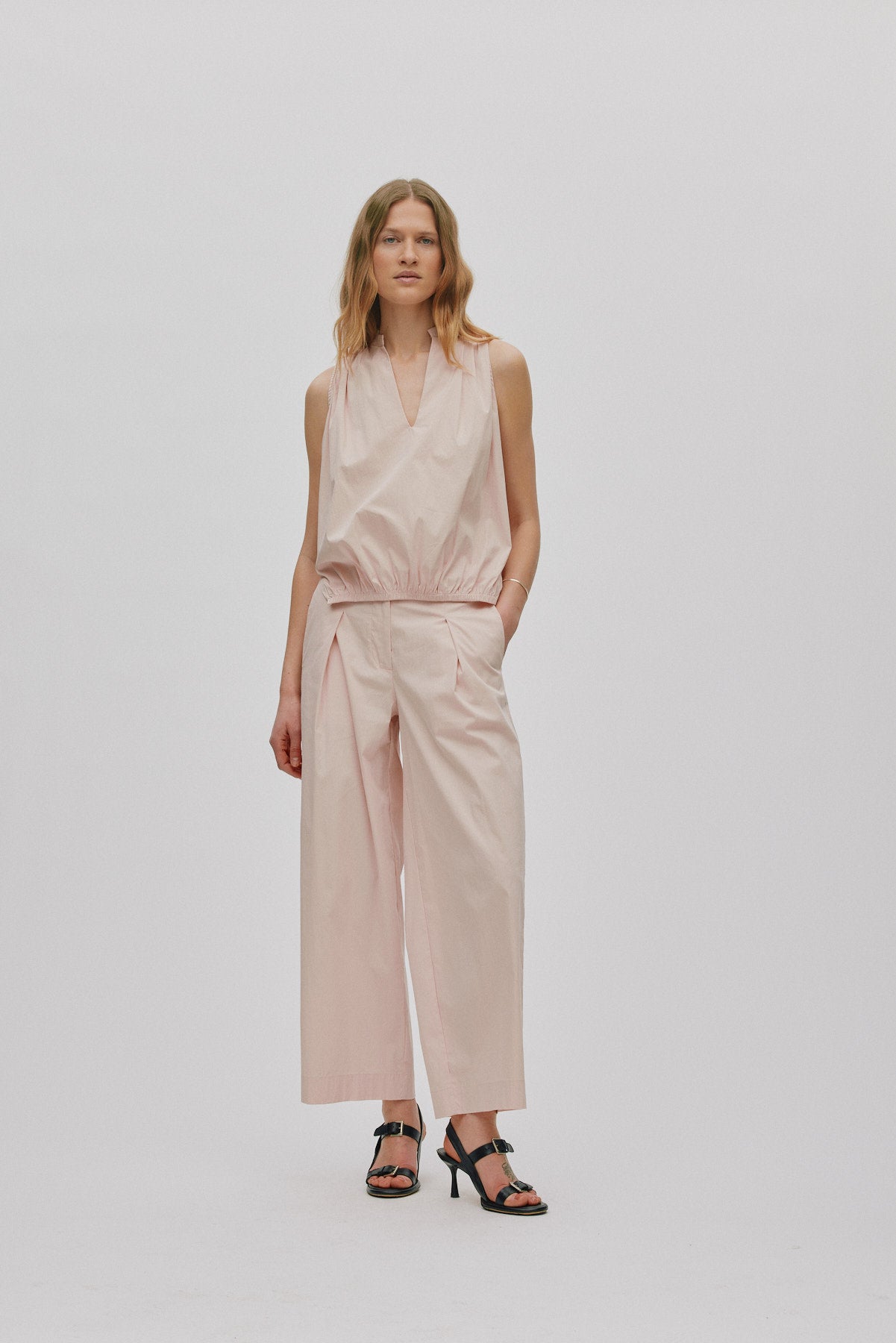 Ingeborg - Papery sleeveless blouse I Powder 1 - Rabens Saloner