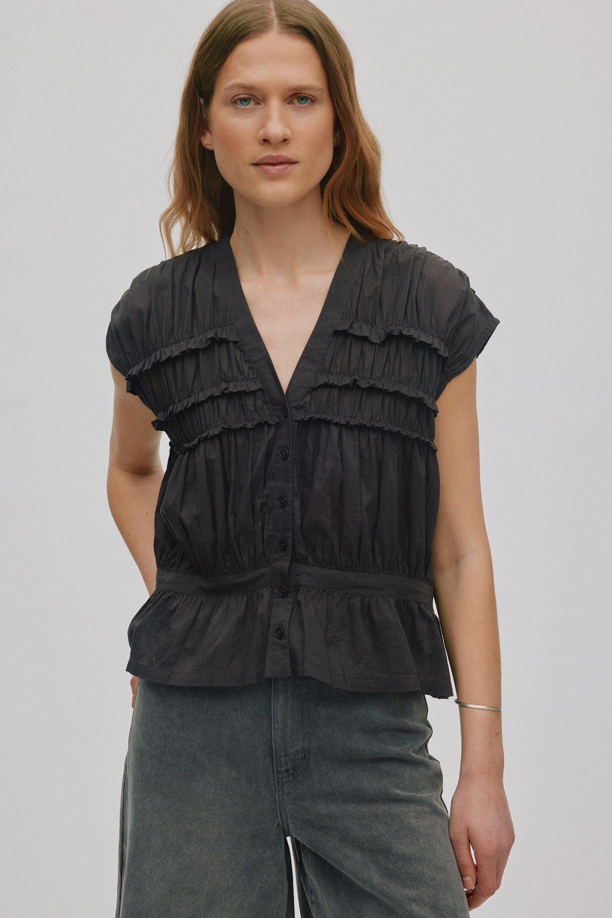 Elenor - Voile frill top I Liquorice 2 - Rabens Saloner