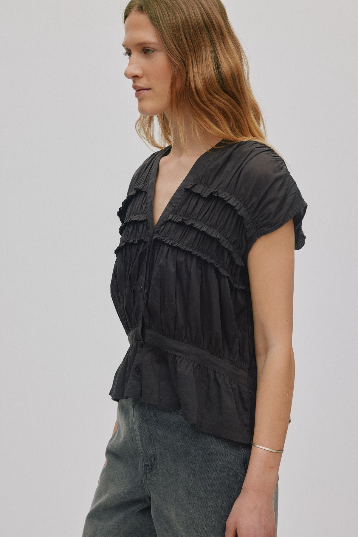 Elenor - Voile frill top I Liquorice 3 - Rabens Saloner
