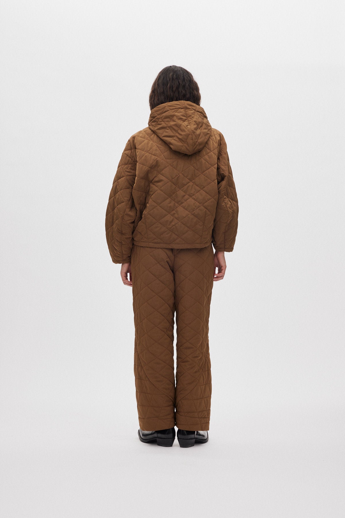 October - Tech quilt shaped pants I Chestnut 3 - Rabens Saloner