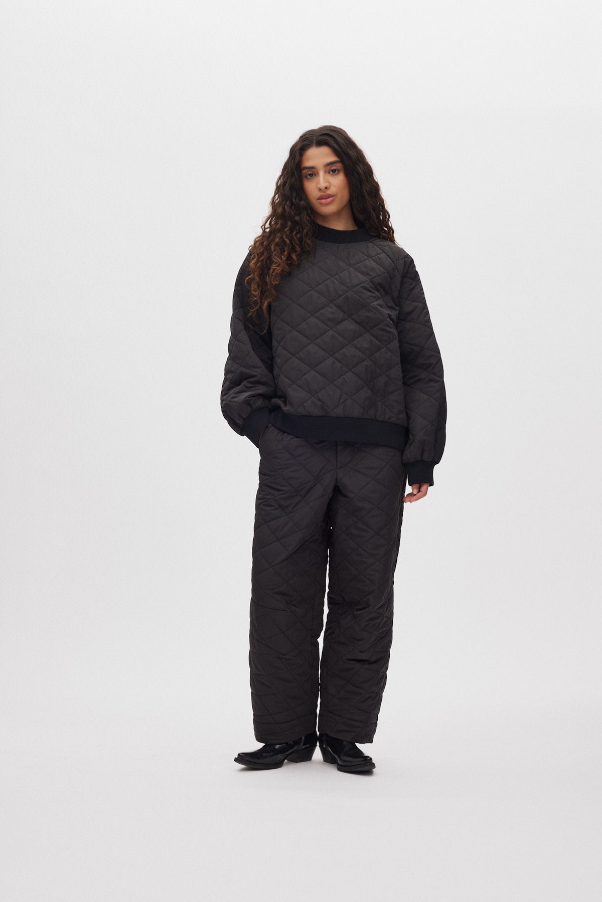 Padme - Tech quilt top I Black 2 - Rabens Saloner