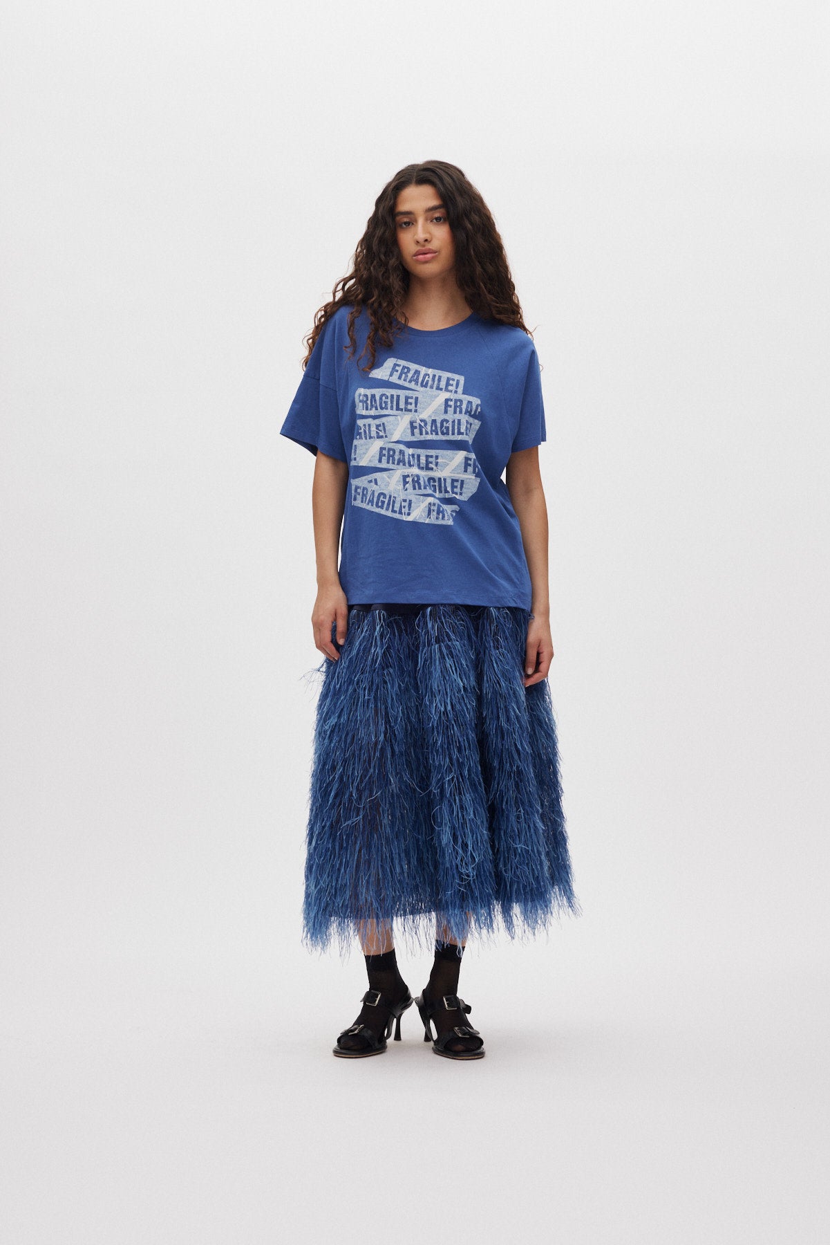 Ary - Fragile boxy t-shirt I Blue 2 - Rabens Saloner