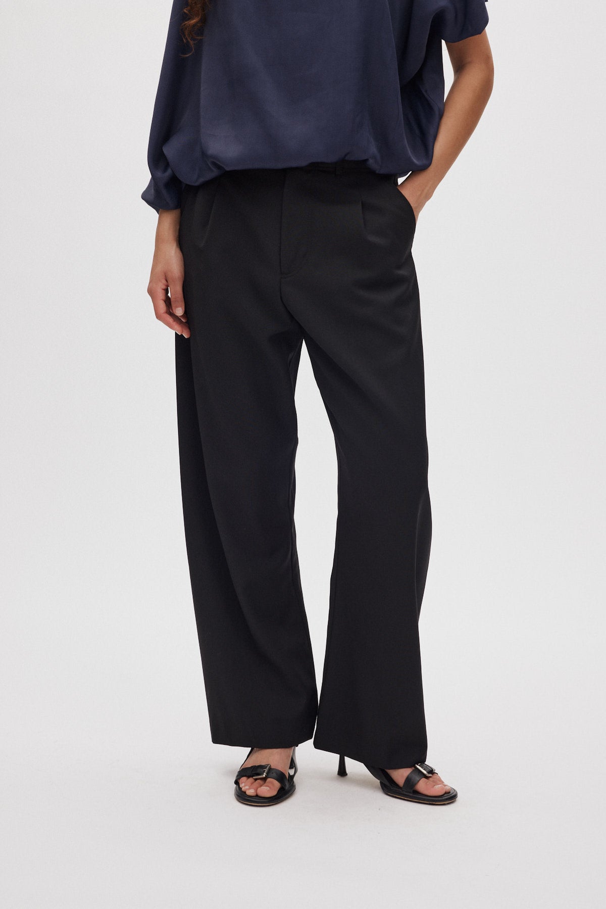 Thalia - Smooth tailoring pants I Black 2 - Rabens Saloner