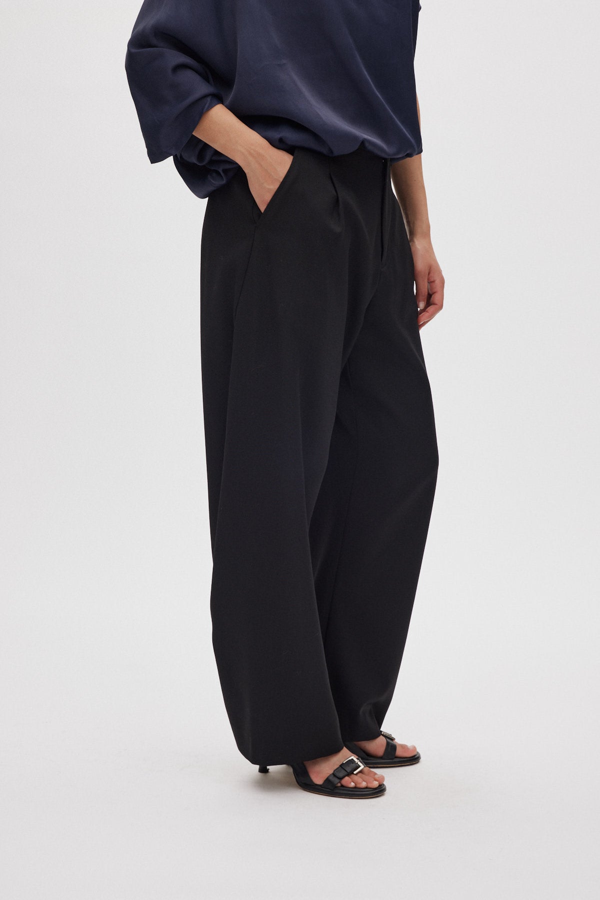 Thalia - Smooth tailoring pants I Black 4 - Rabens Saloner