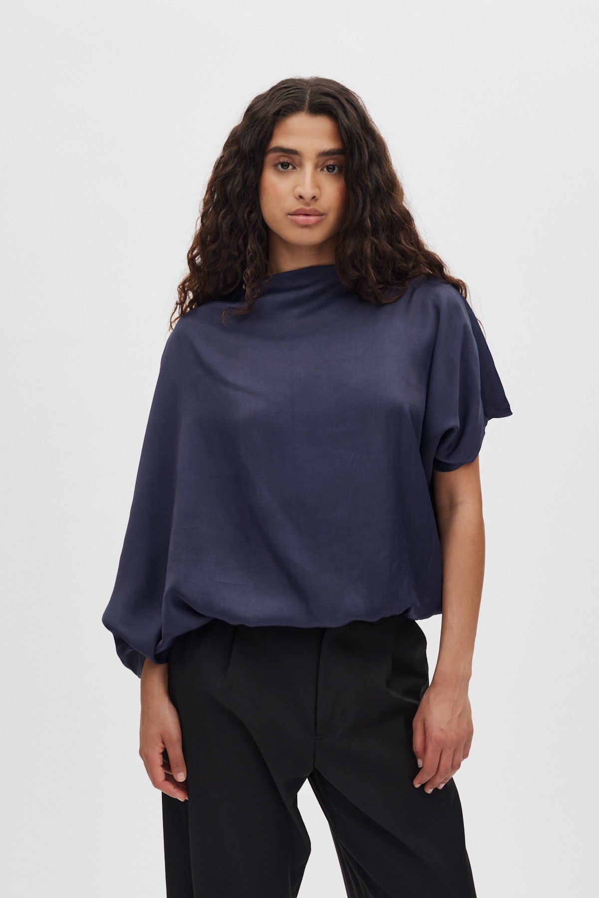 Mist - Ripple drape blouse I Dark Blue 1 - Rabens Saloner