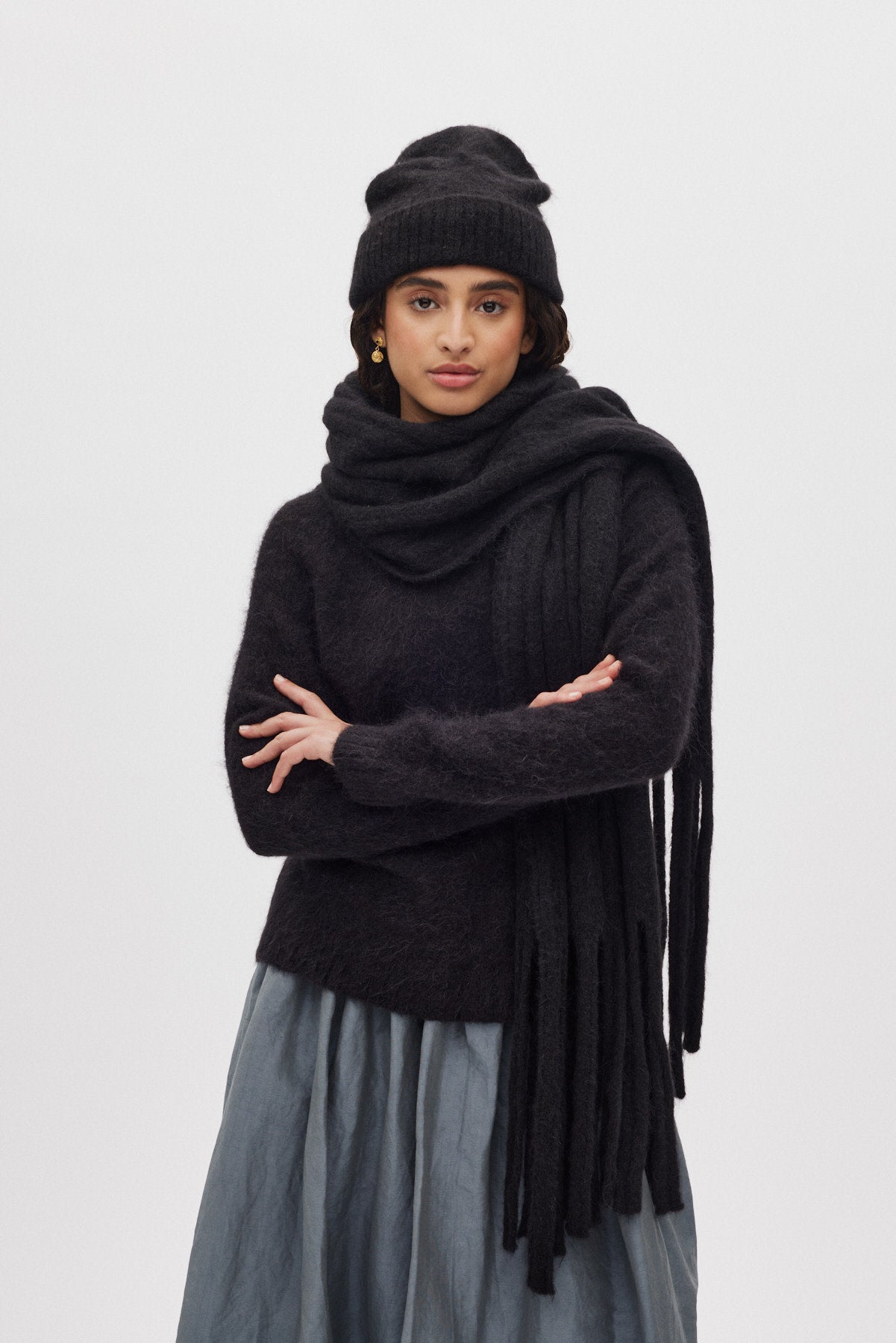 Emillia - Fluffy knit scarf I Black 1 - Rabens Saloner