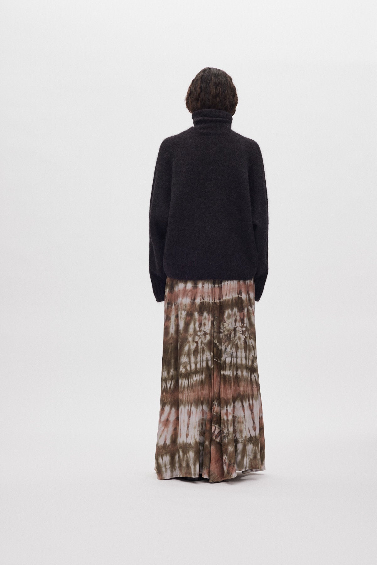 Mabeka - Fluffy knit funnel-neck sweater I Black 3 - Rabens Saloner