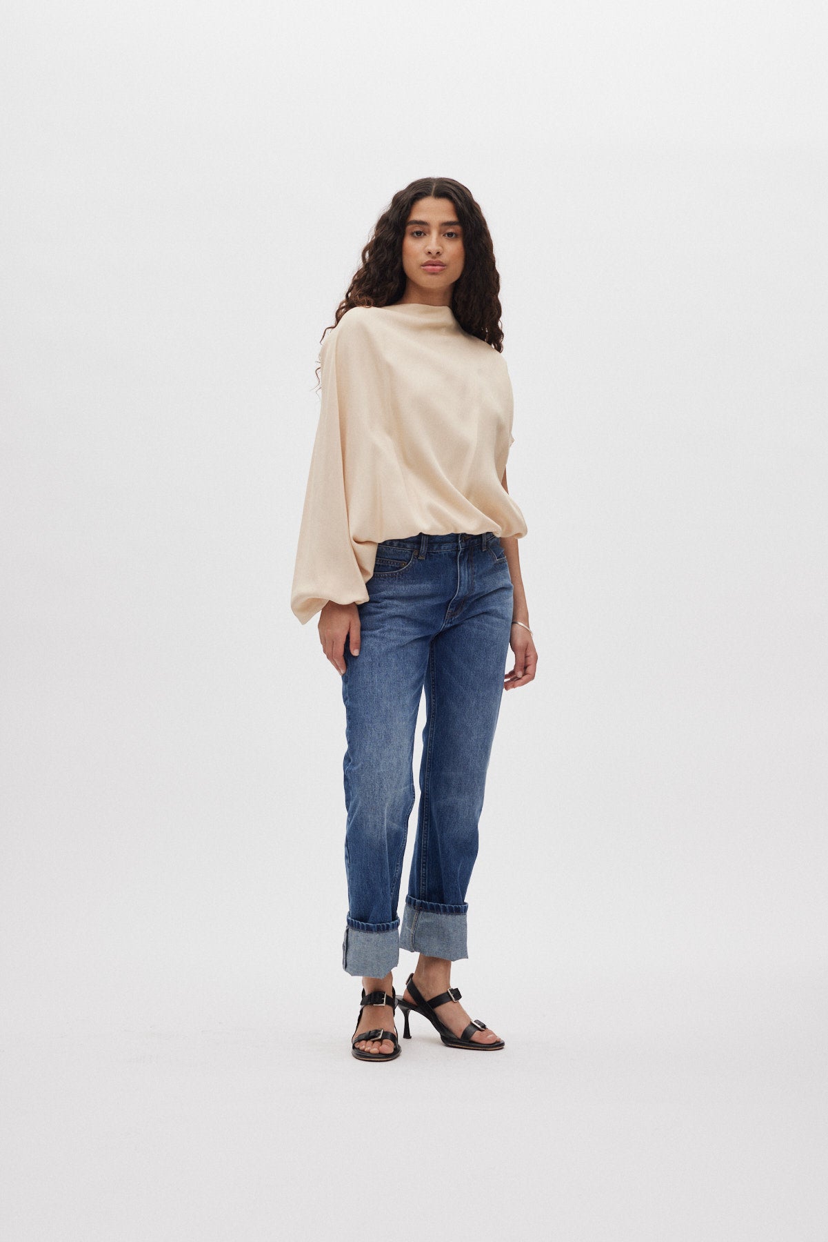 Mist - Ripple drape blouse I Sand Dollar 1 - Rabens Saloner