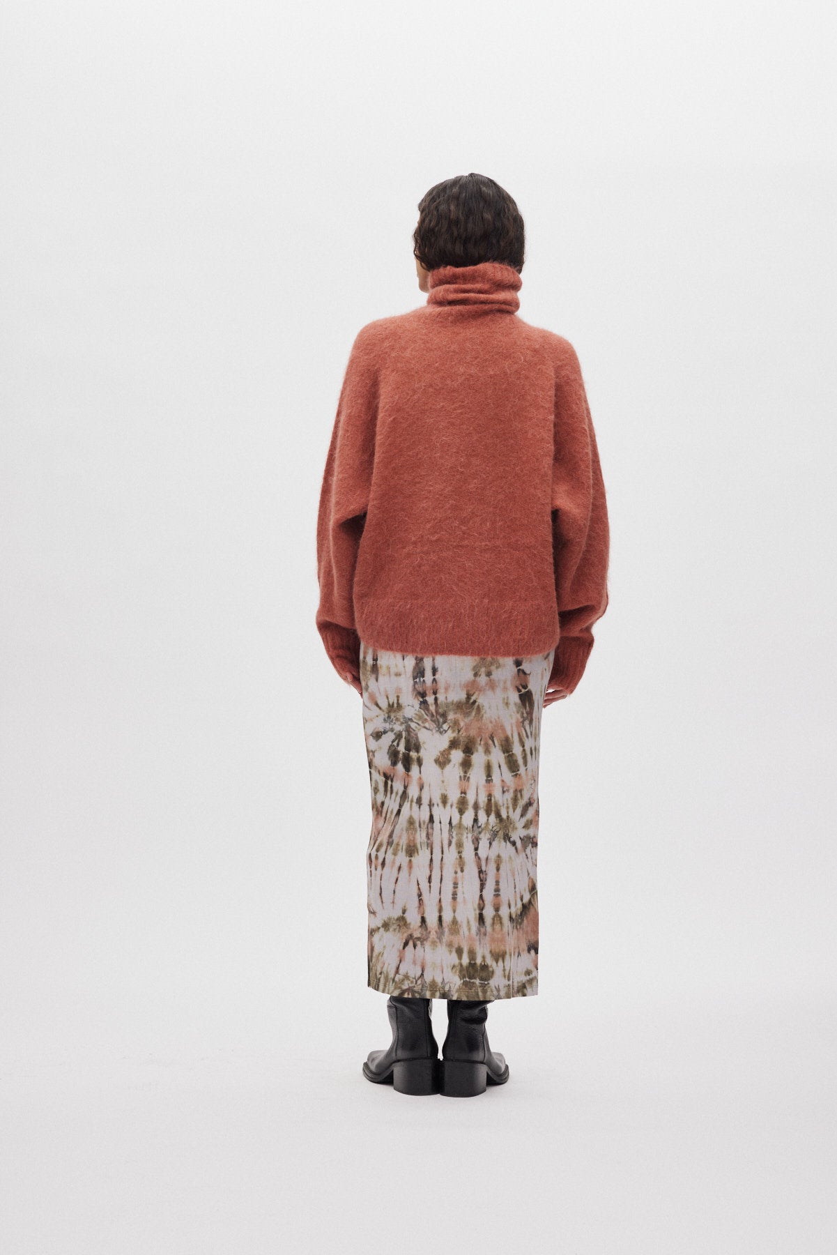 Mabeka - Fluffy knit funnel-neck sweater I Redwood 2 - Rabens Saloner