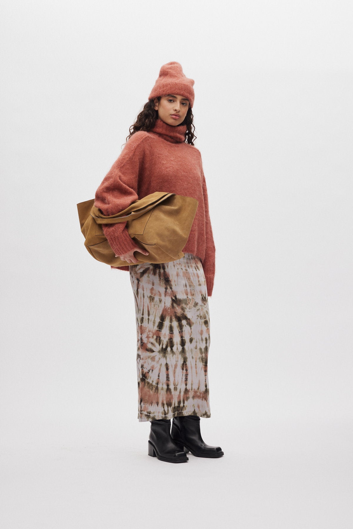 Majda - Fluffy knit hat I Redwood 3 - Rabens Saloner