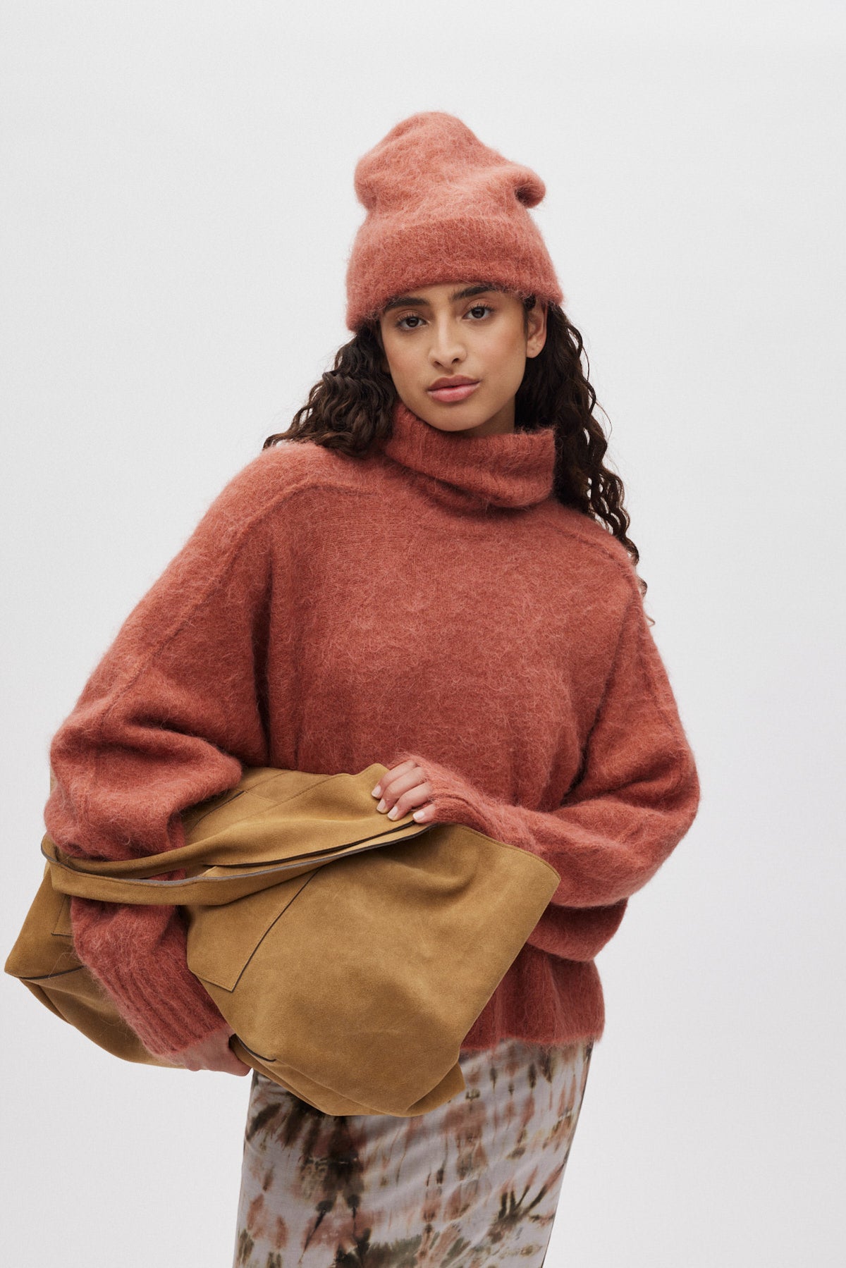 Majda - Fluffy knit hat I Redwood 2 - Rabens Saloner
