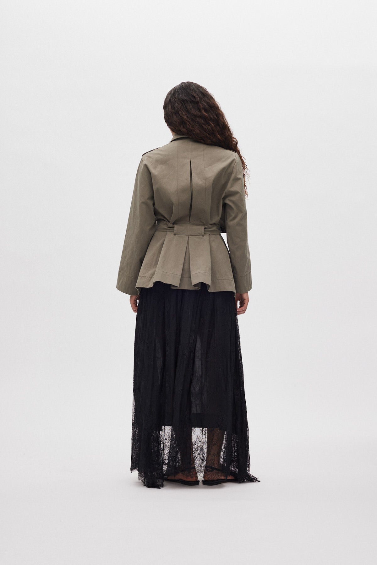 Nadira - Utility cropped trench jacket I Asphalt 4 - Rabens Saloner