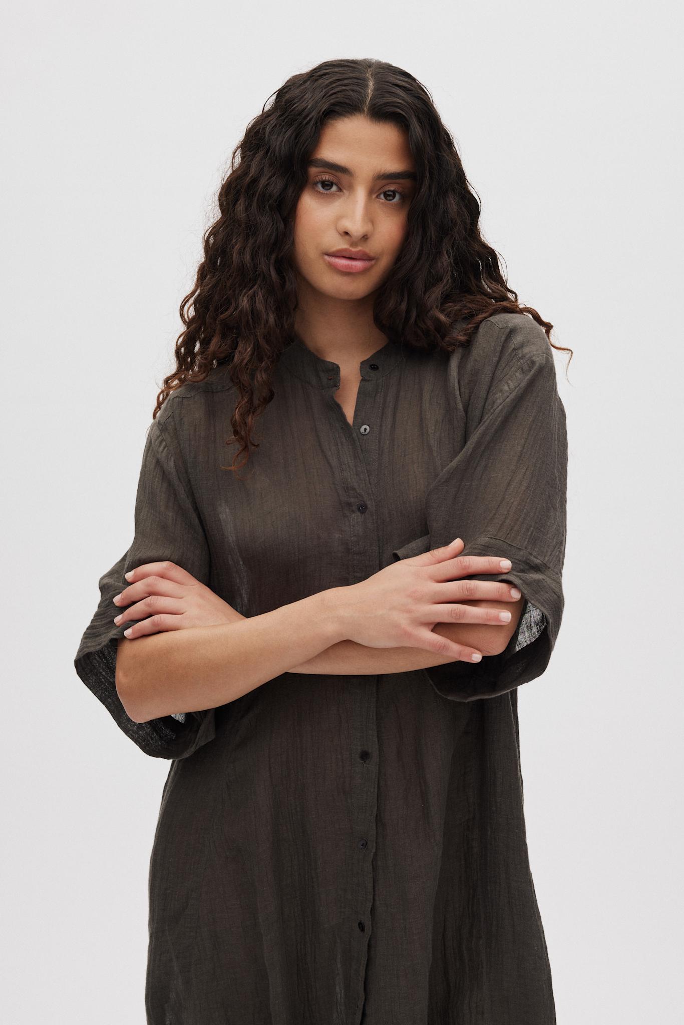 Susi - Crinkled long kaftan I Faded black 4 - Rabens Saloner