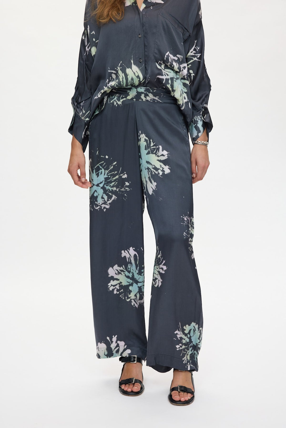 Alisa - Lumiére wide leg pants I Iron grey 2 - Rabens Saloner