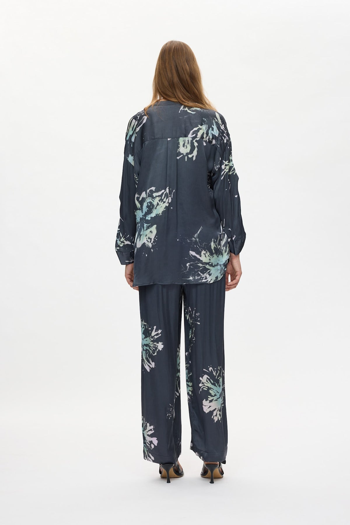 Bobbies short - Lumière oversize shirt I Iron grey 3 - Rabens Saloner