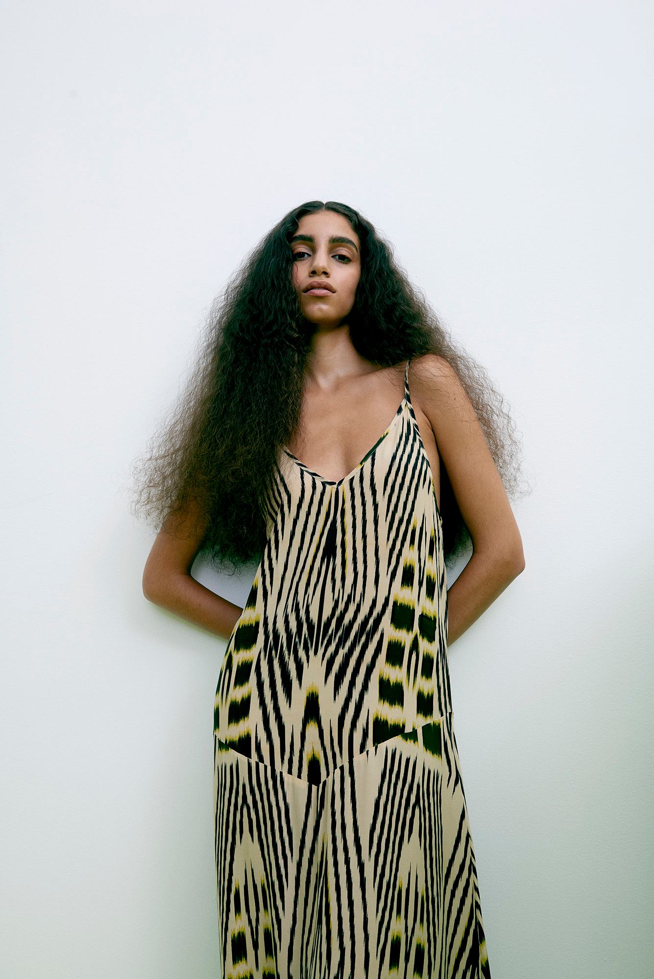 Annebeth - Ikat V-dress I Citrus black dark beige 7 - Rabens Saloner