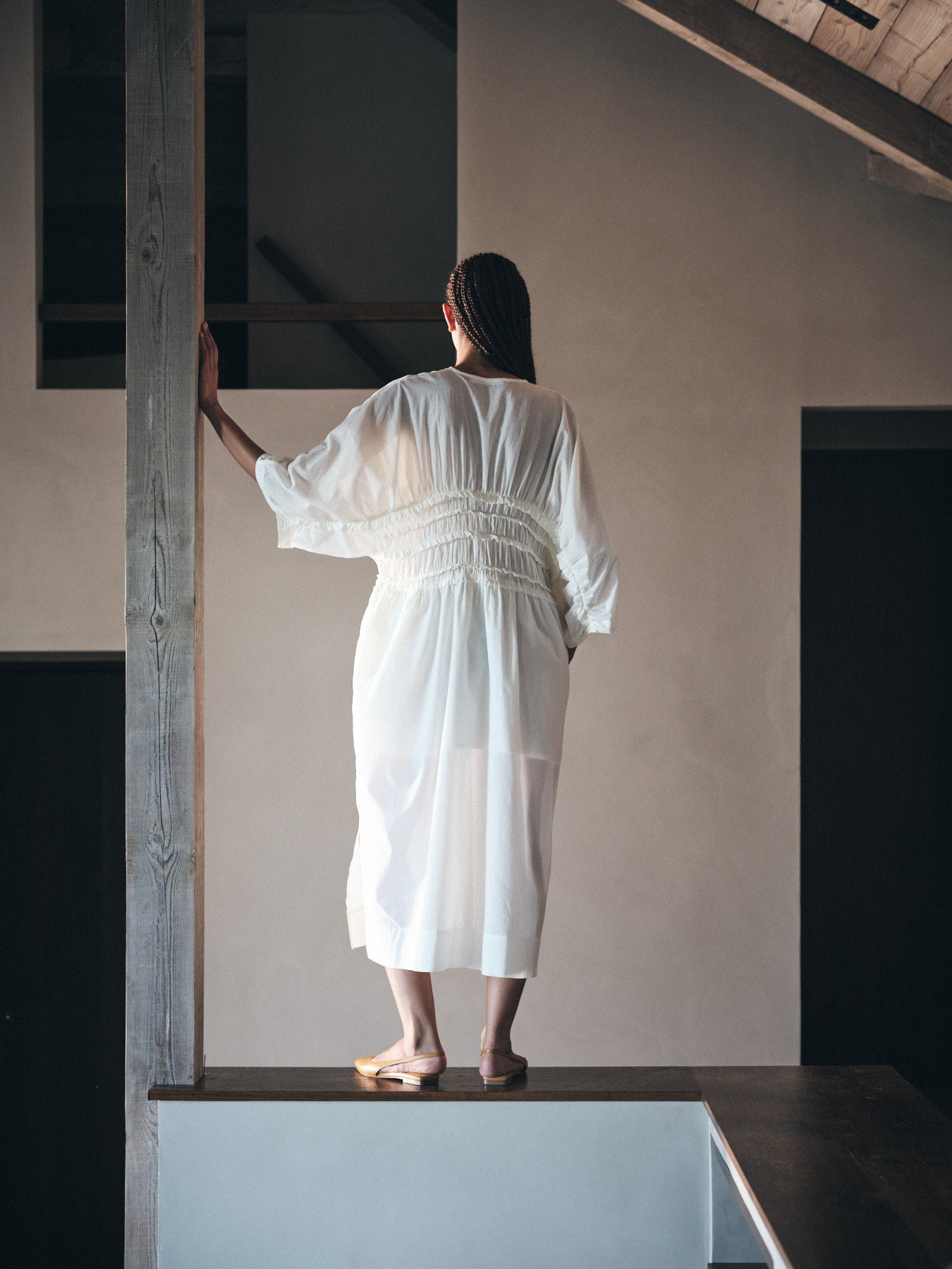 Ina - Voile frill gathered dress I Chalk 9 - Rabens Saloner