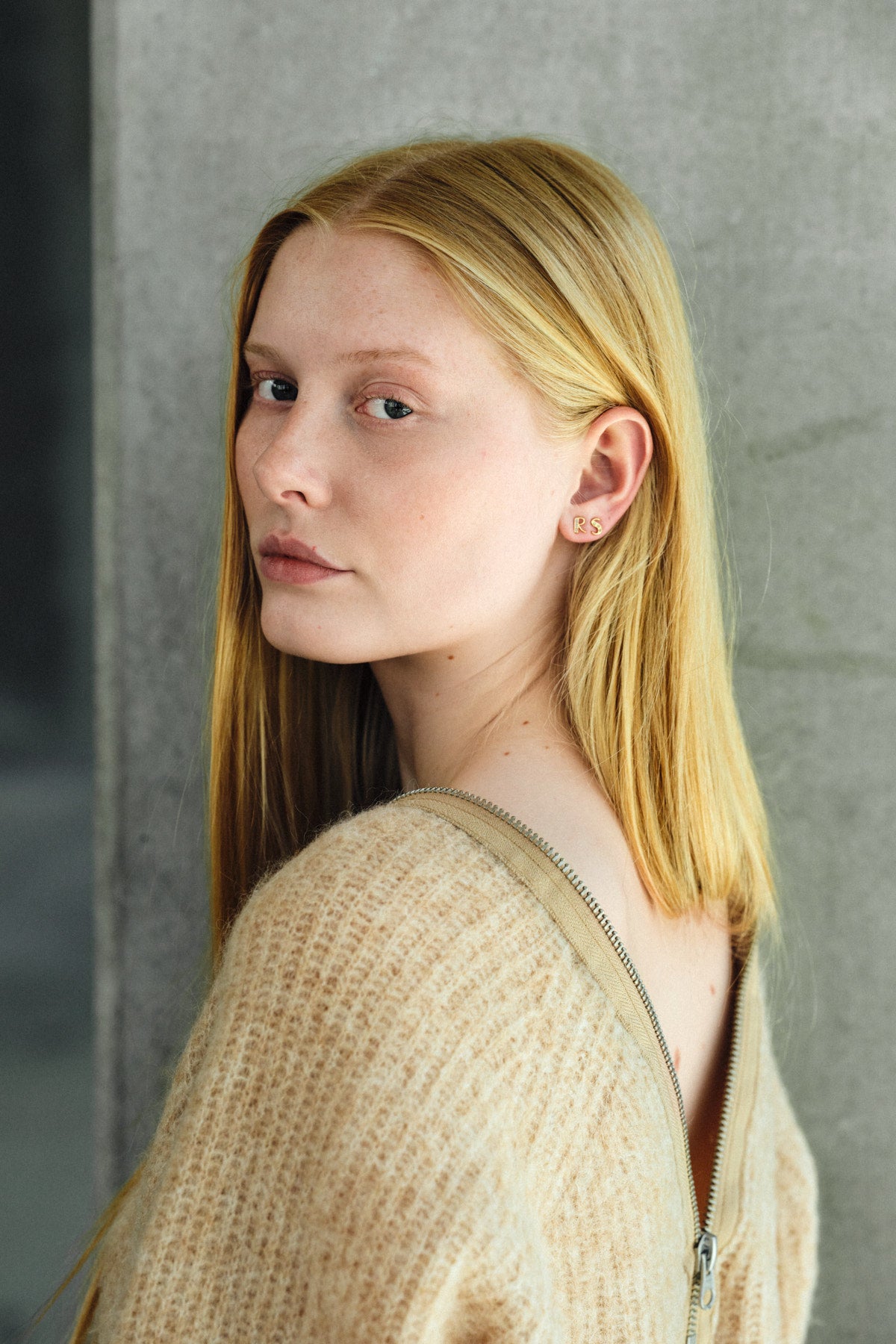 Maelle - Superlight knit zip opening sweater I Light camel 6 - Rabens Saloner
