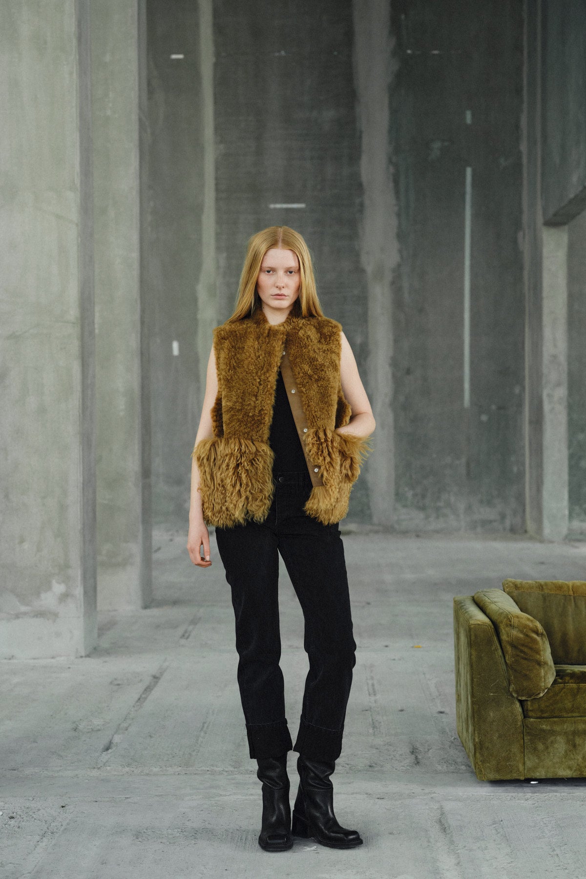 Channe - Shearling vest I Camel 6 - Rabens Saloner