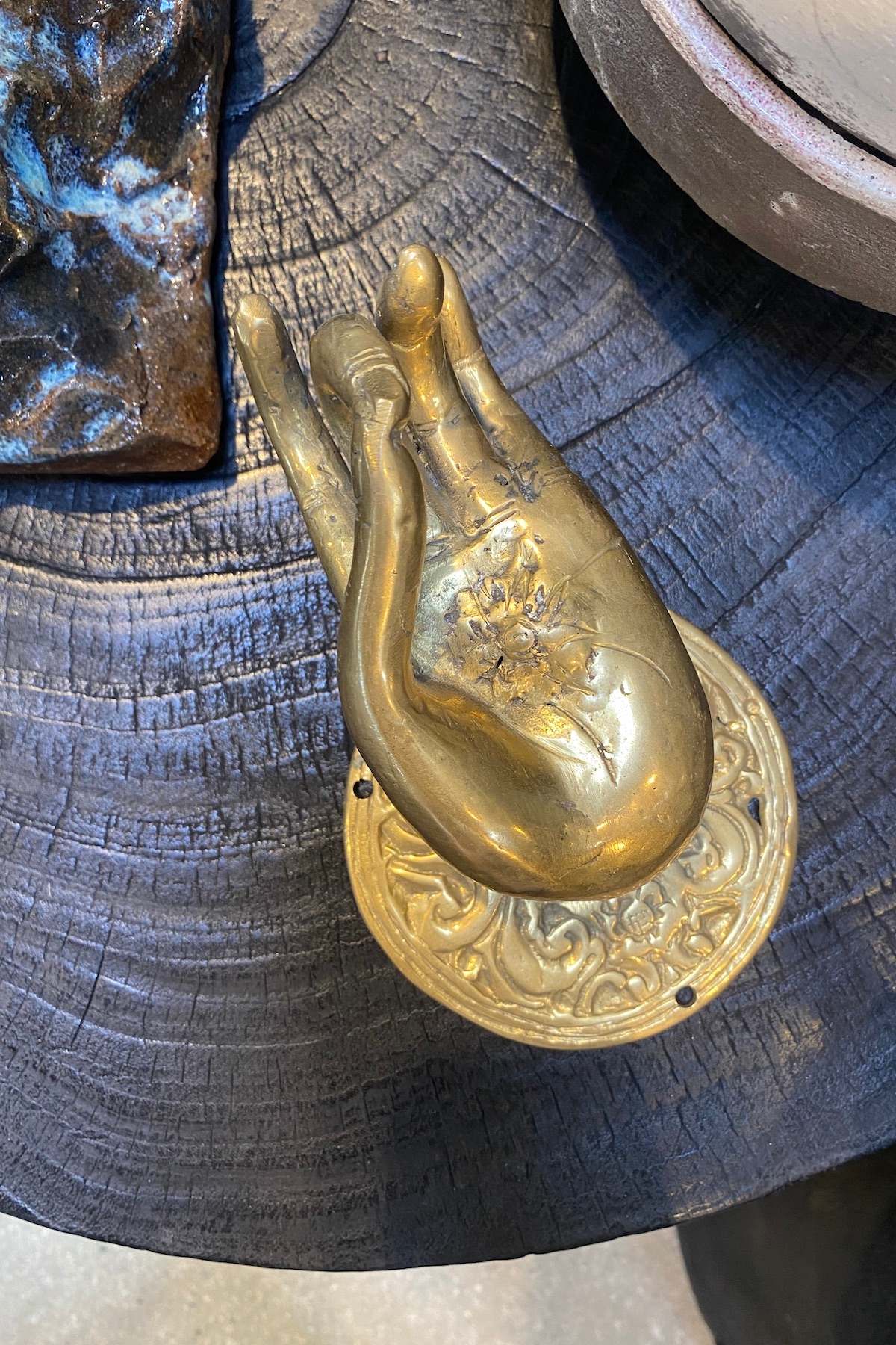 Decorative large brass hand - Hand I Brass 3 - Rabens Saloner