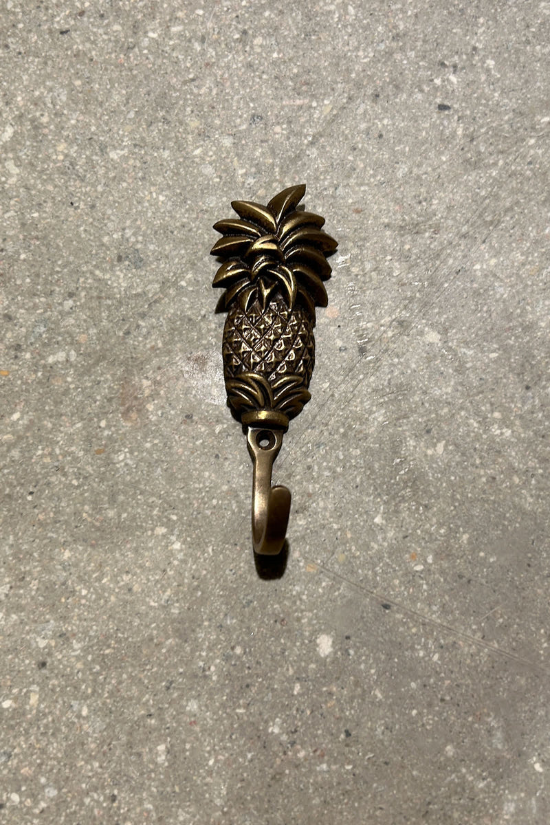 Small Pineapple Hook - Rabens Apartment I Matte Brass 4 - Rabens Saloner