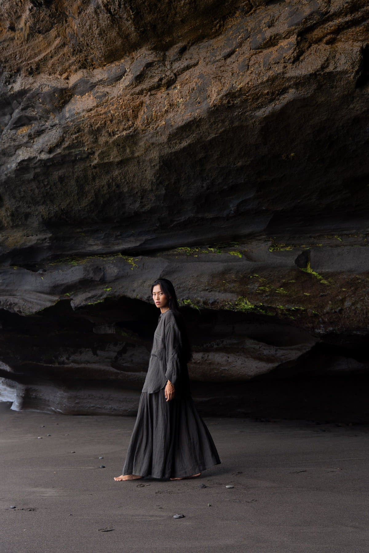Jumana - PRE-ORDER I Crinkled flared skirt I Faded black 2 - Rabens Saloner