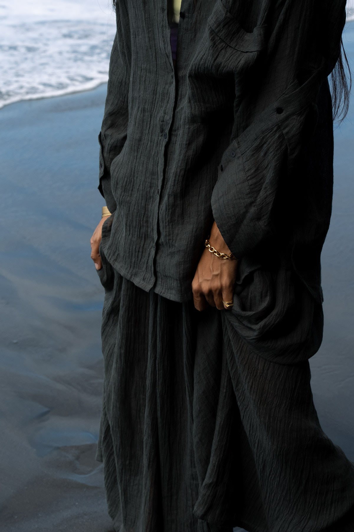 Jumana - PRE-ORDER I Crinkled flared skirt I Faded black 6 - Rabens Saloner