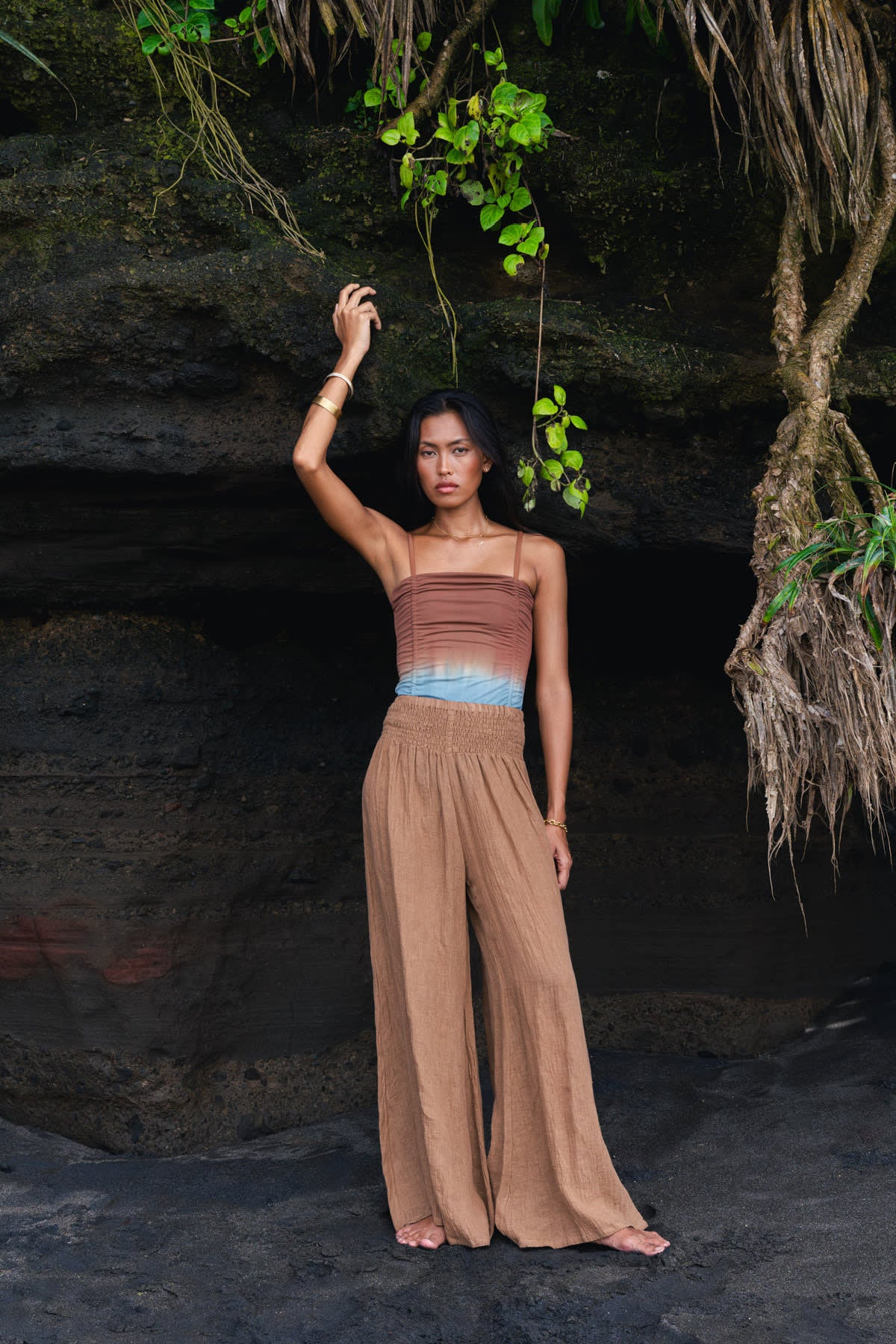 Karam - PRE-ORDER I Crinkled wide leg pants I Walnut 3 - Rabens Saloner