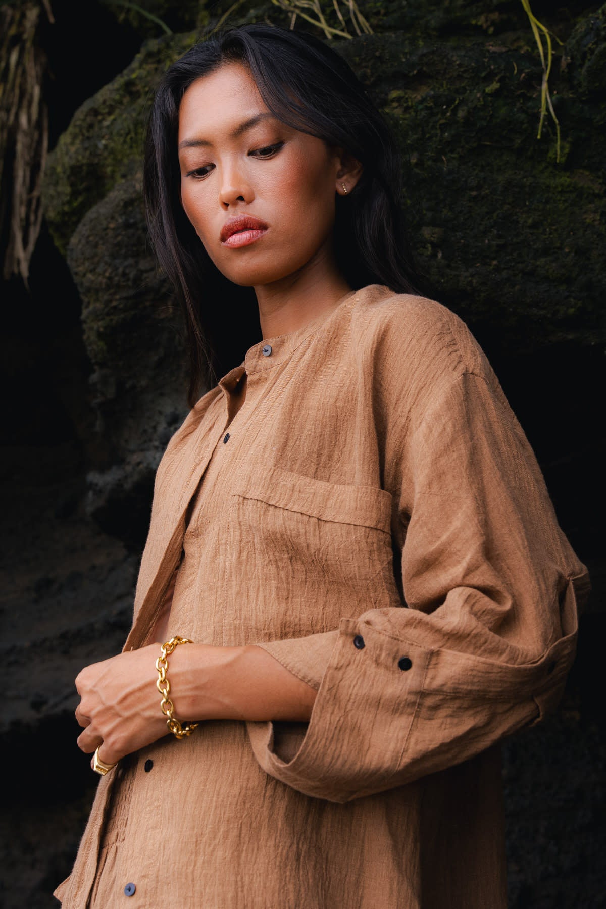 Bobbies - PRE-ORDER I Crinkled oversize shirt I Walnut 4 - Rabens Saloner