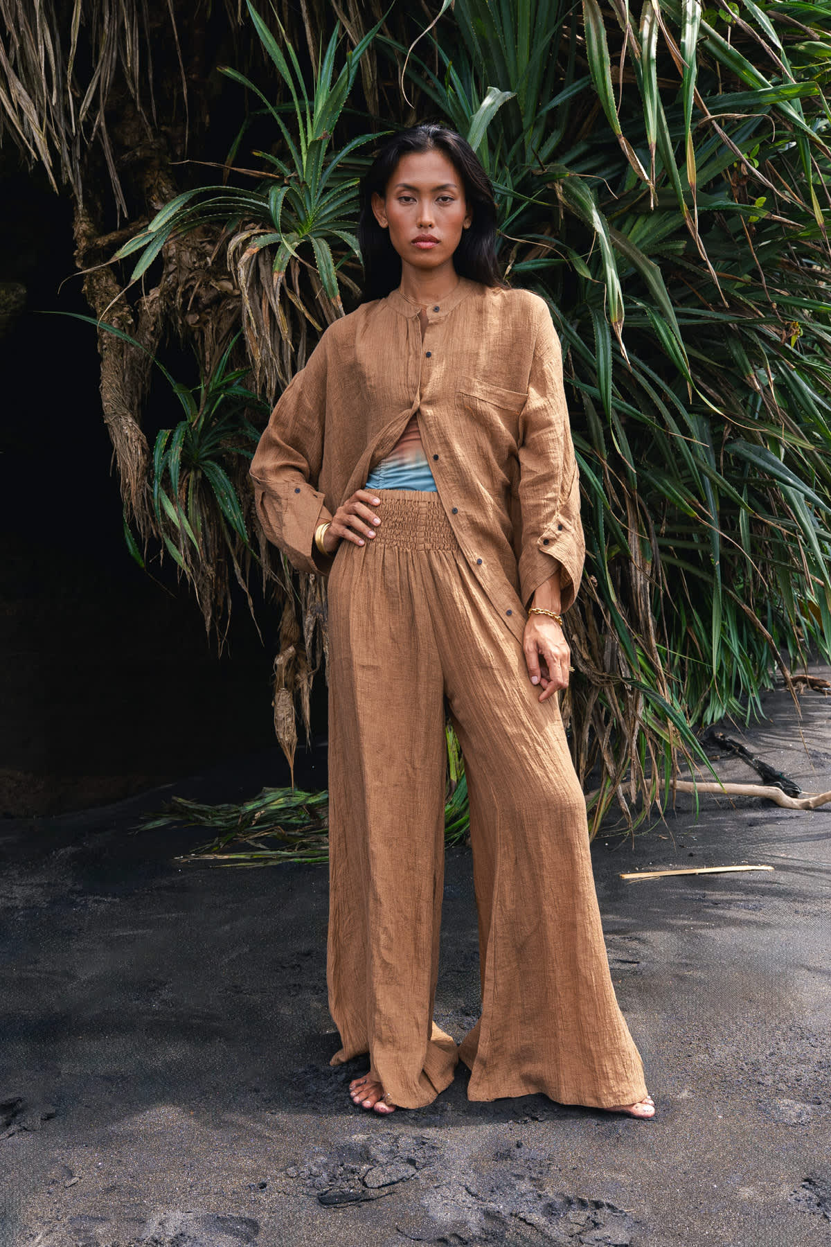 Karam - PRE-ORDER I Crinkled wide leg pants I Walnut 5 - Rabens Saloner