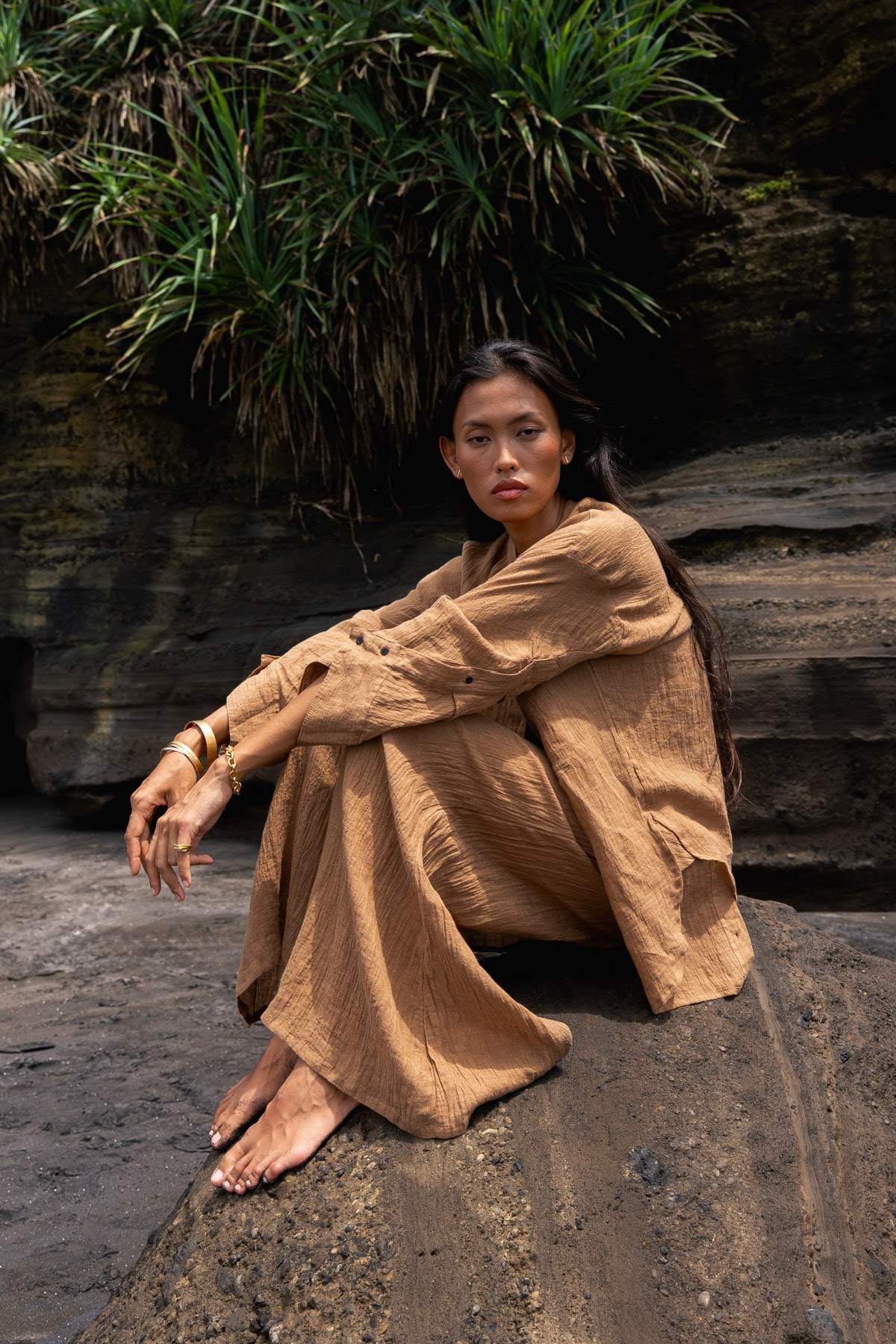 Bobbies - PRE-ORDER I Crinkled oversize shirt I Walnut 6 - Rabens Saloner