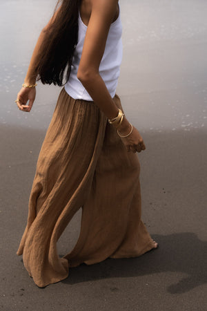 Karam - PRE-ORDER I Crinkled wide leg pants I Walnut Walnut XS 9 - Rabens Saloner