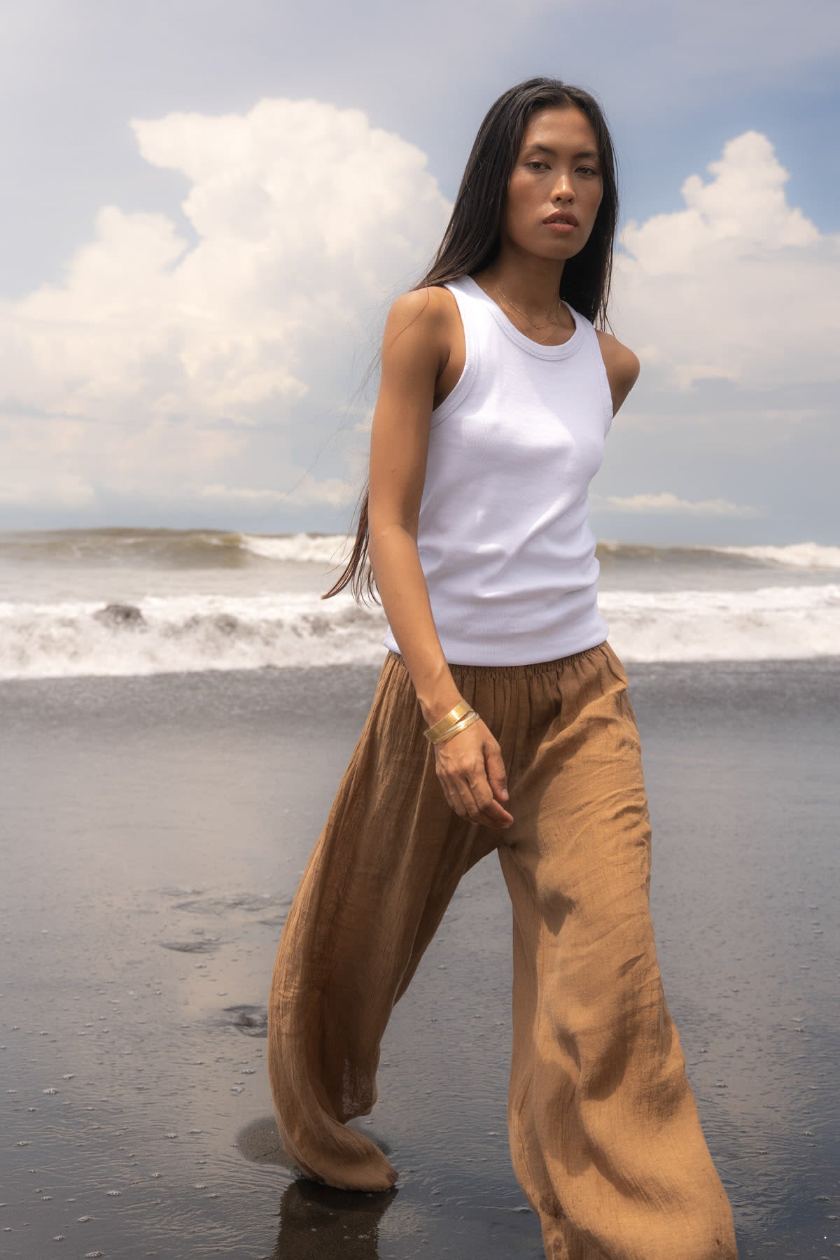 Karam - PRE-ORDER I Crinkled wide leg pants I Walnut 2 - Rabens Saloner