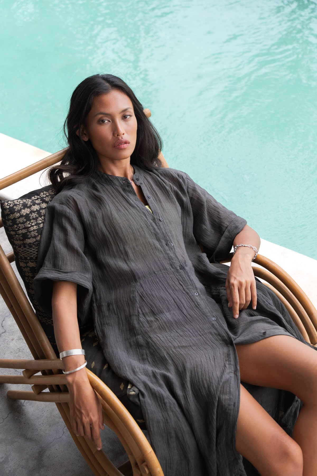 Susi - PRE-ORDER I Crinkled long kaftan I Faded black 3 - Rabens Saloner