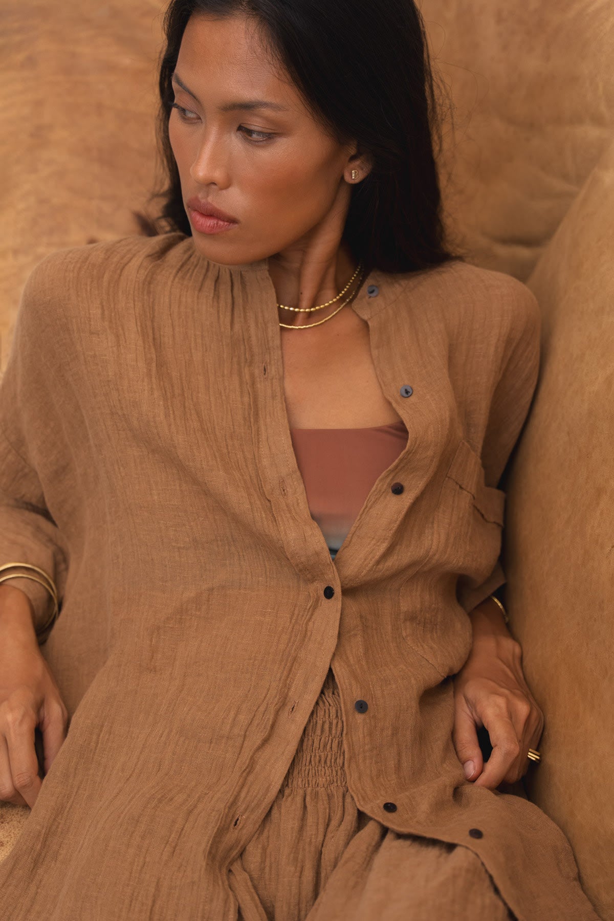 Bobbies - PRE-ORDER I Crinkled oversize shirt I Walnut 2 - Rabens Saloner