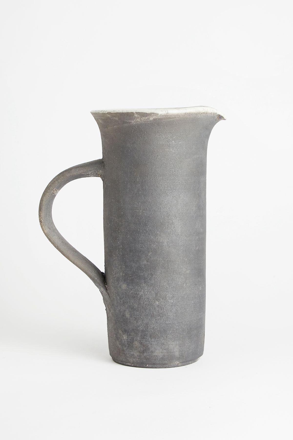Handmade Ceramic Jug I Large - Visby Ceramics I Dark Dark H: 26,5 CM, Ø: 12 CM 4 - Rabens Saloner