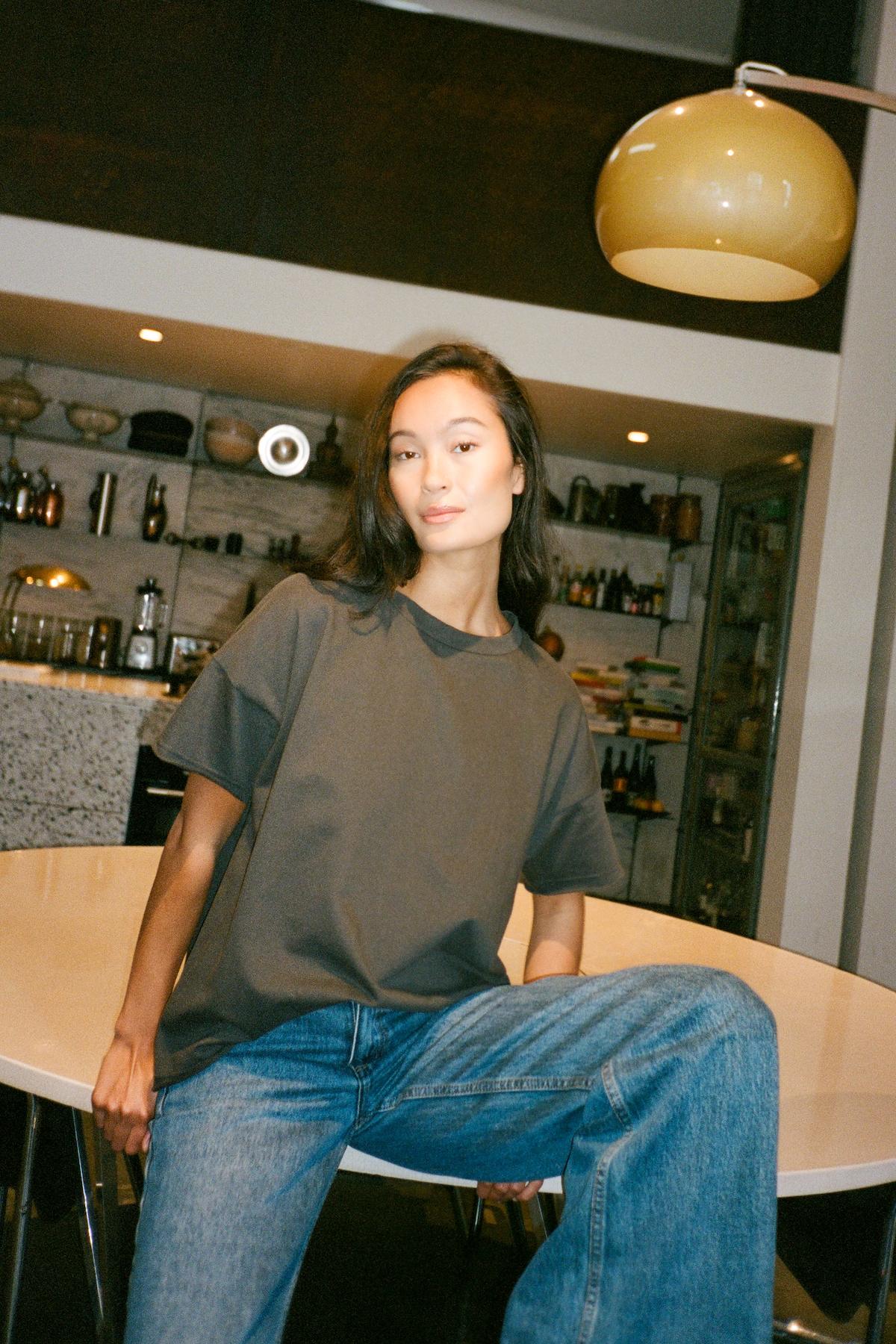 Margot - Light stretch cropped t-shirt I Faded black 2 - Rabens Saloner