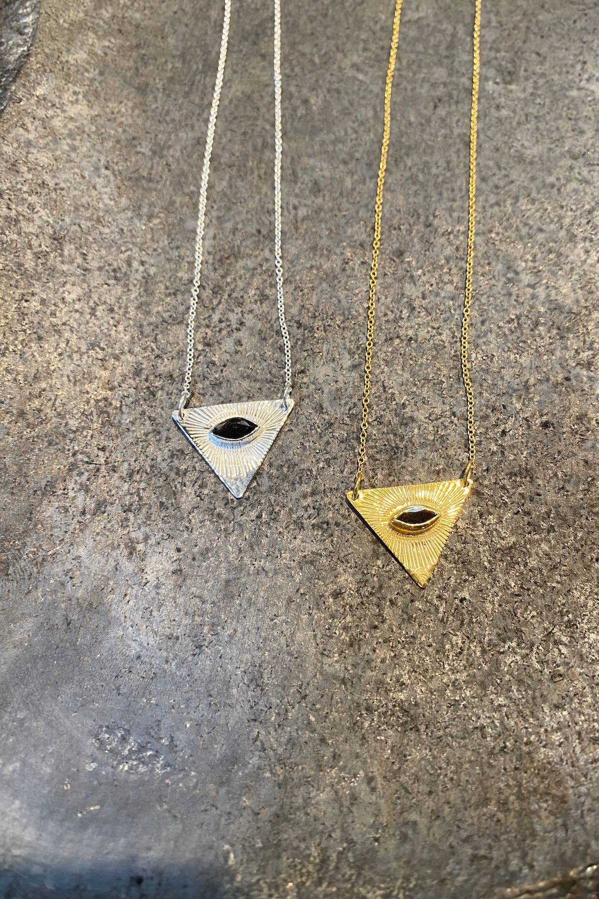 Chain w/ Triangle Eye Pendant - Nafsu I Silver 5 - Rabens Saloner