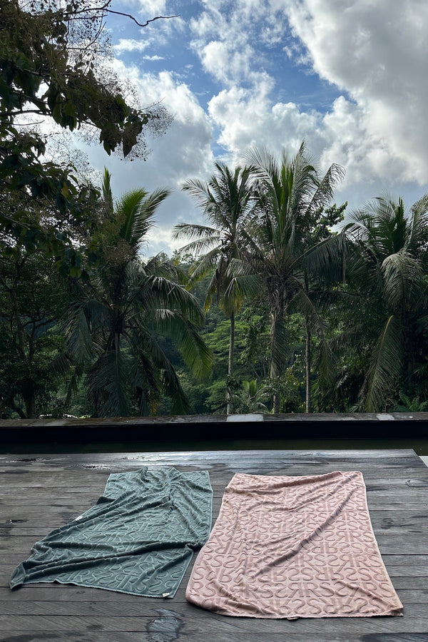 Monogram beach towel - Beach towel 100x180 cm I Rose    1 - Rabens Saloner