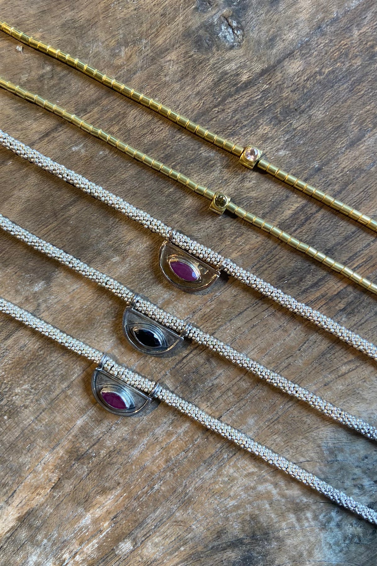 Nafsu - Bead bracelet w/ruby eye    3 - Rabens Saloner