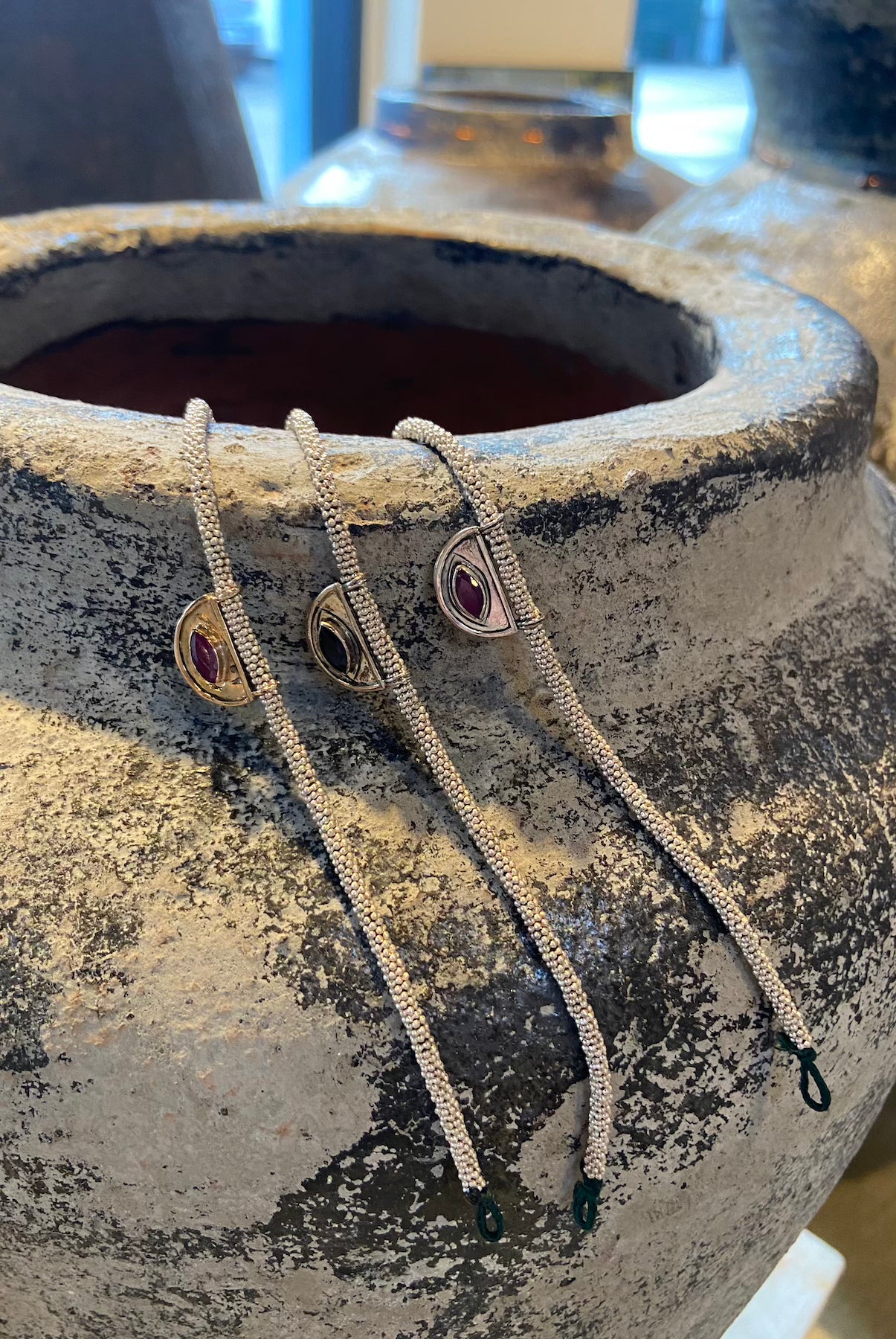 Nafsu - Bead bracelet w/ruby eye    5 - Rabens Saloner