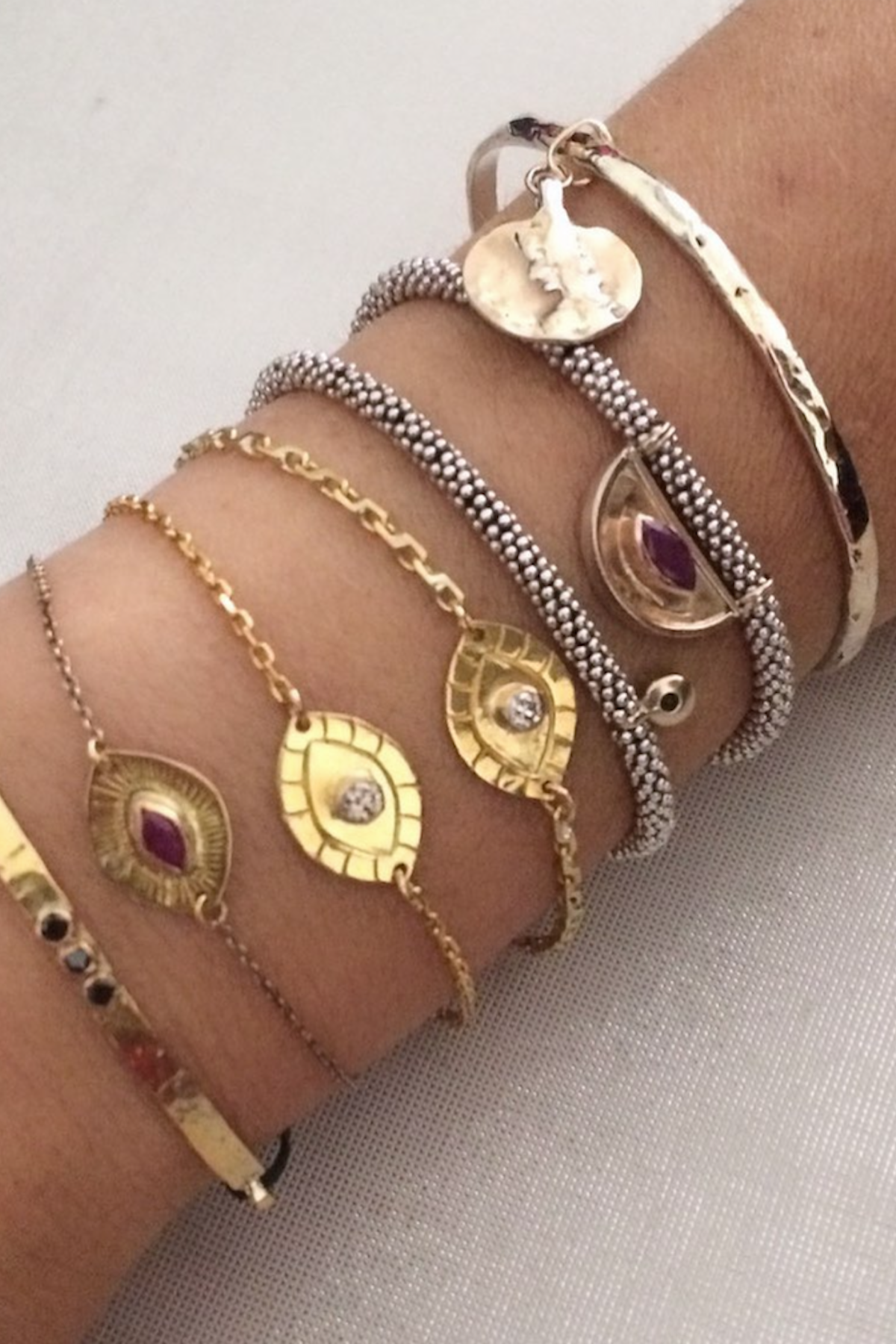 Nafsu - Bead bracelet w/ruby eye    4 - Rabens Saloner