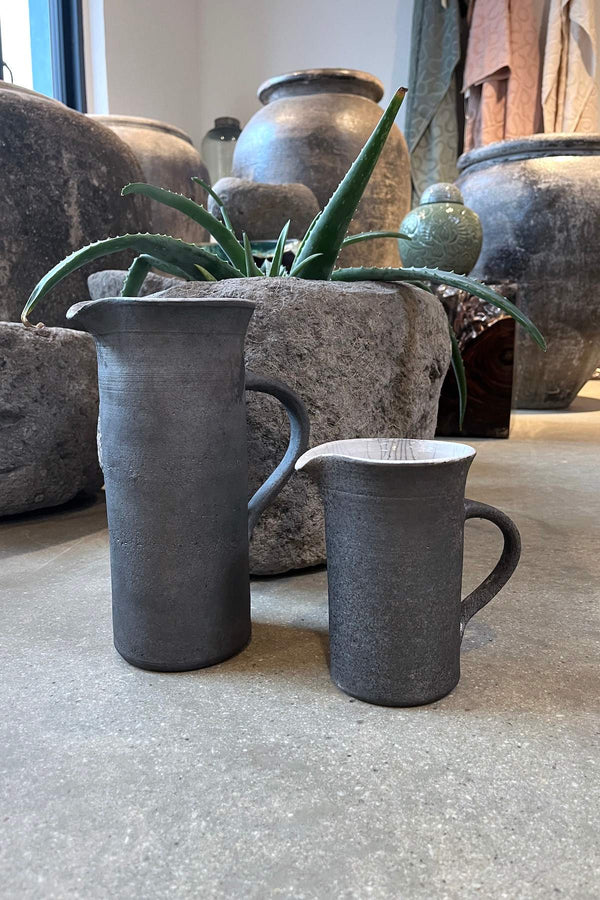 Handmade Ceramic Jug I Small - Visby Ceramics I Dark Grey 2 - Rabens Saloner