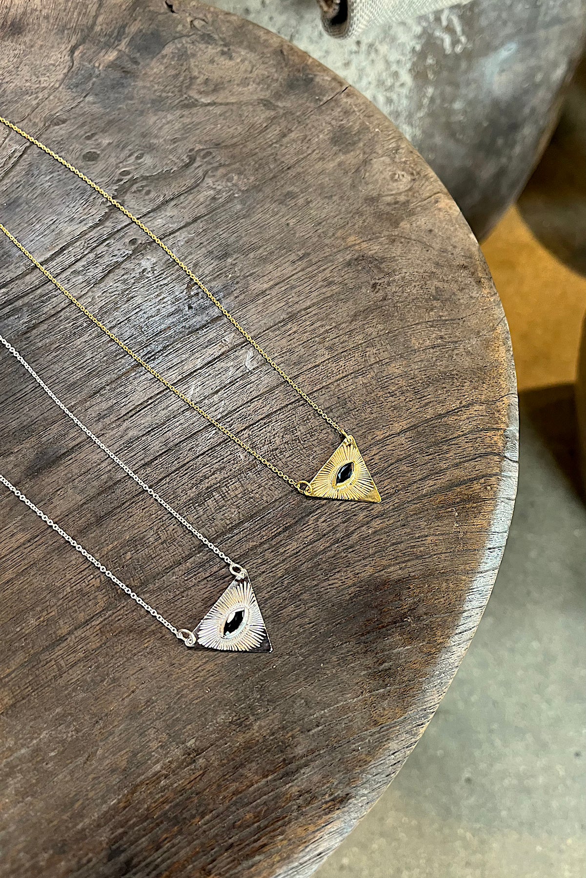 Nafsu - Gold plated chain w/ Triangle Eye Pendant I Black Sapphire    4 - Rabens Saloner