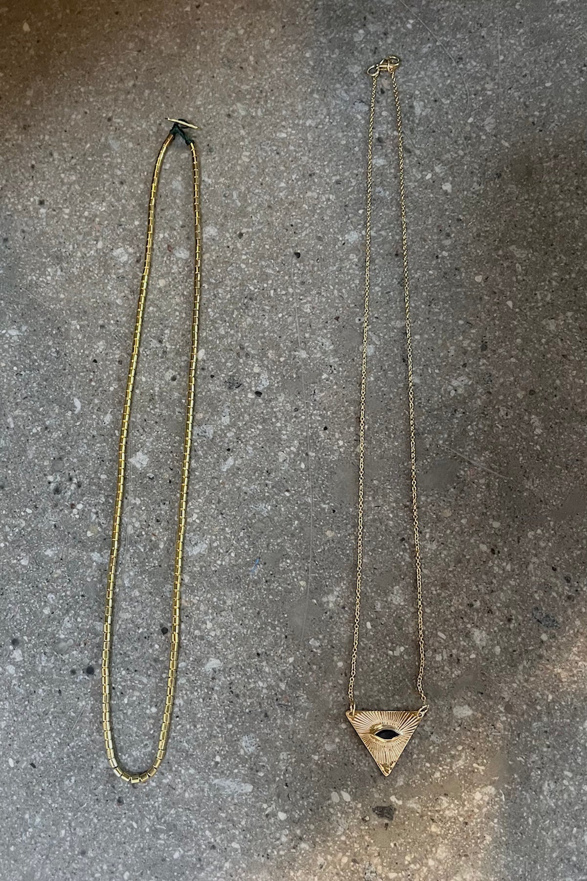 Nafsu - Gold plated chain w/ Triangle Eye Pendant I Black Sapphire    5 - Rabens Saloner