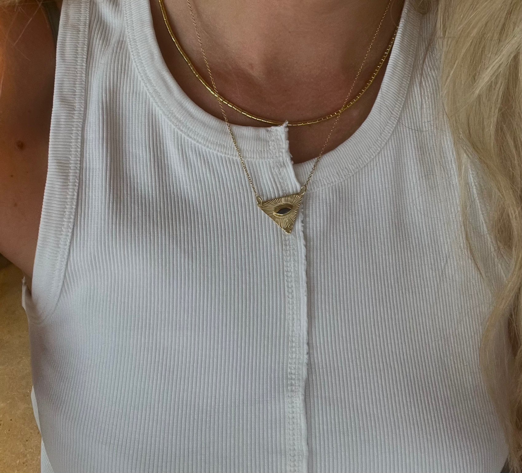 Nafsu - Gold plated chain w/ Triangle Eye Pendant I Black Sapphire    3 - Rabens Saloner