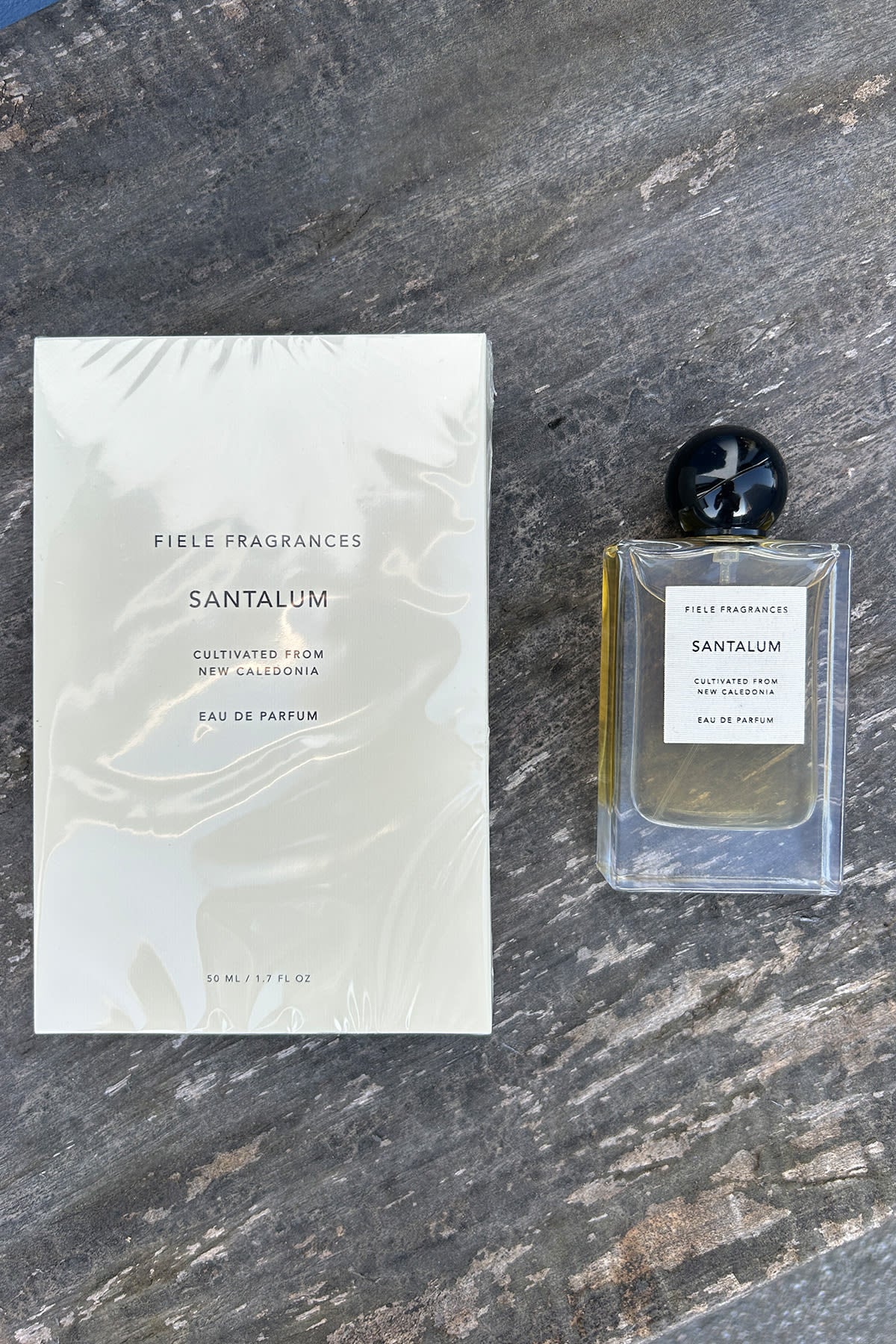 FIELE FRAGRANCE | NATURAL PERFUME | SANTALUM – Rabens Saloner FIELE FRAGRANCE | NATURAL PERFUME | SANTALUM – Rabens Saloner